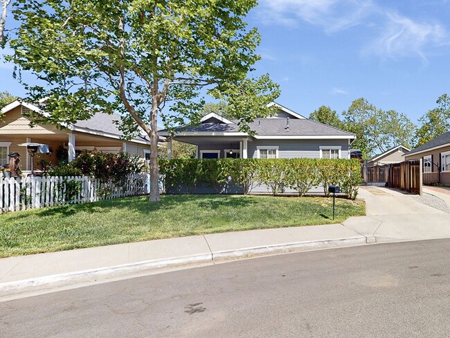Building Photo - 888 El Capitan Way