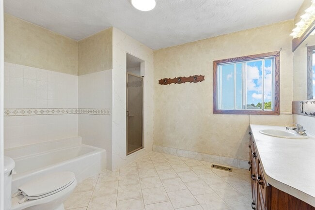Building Photo - 4 BED 2.5 BATH HOME IN REXBURG