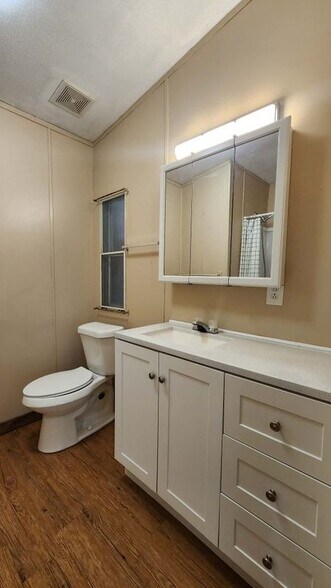 Building Photo - 590 Canal Ln