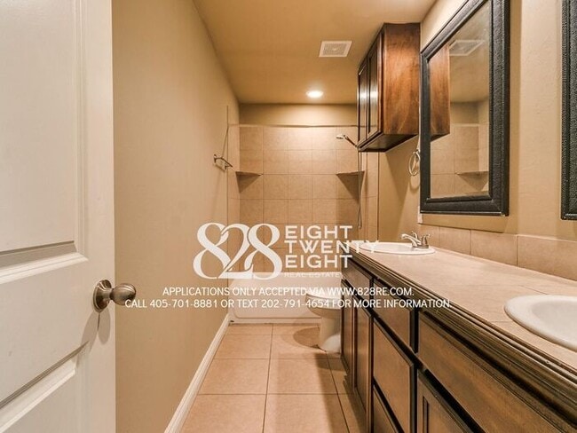 Building Photo - Roommates Not Working Out? 4 Bed/2 Bath Home Near OU Campus Available NOW! (Not Preleasing for 2027)