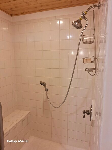 Built in seat - 4920 Mandel Rd