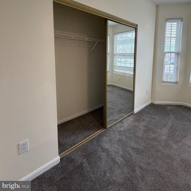 Building Photo - 20453 Chesapeake Square