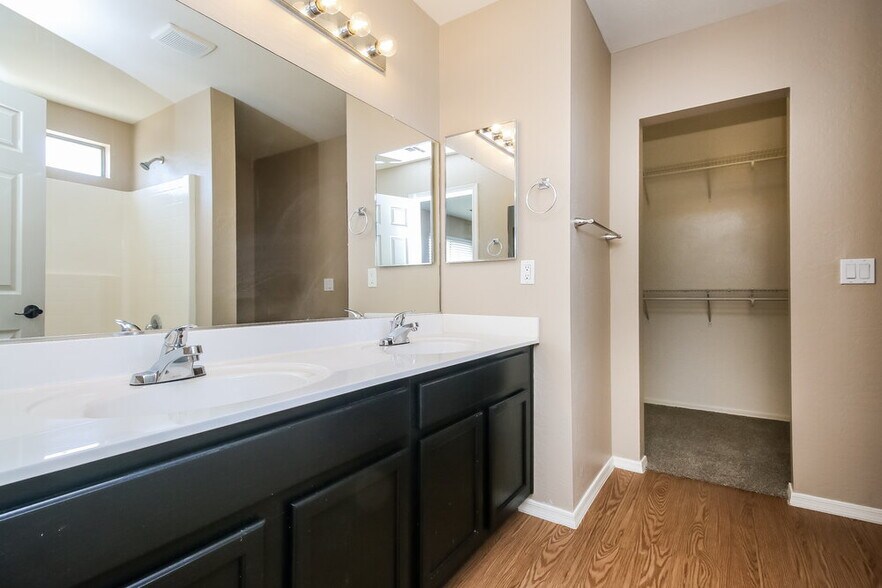 Building Photo - 3251 W Carlos Ln