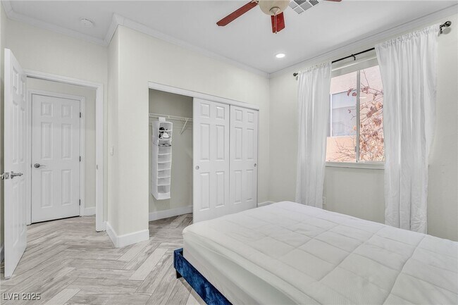 Building Photo - 9885 Shadycrest Ct