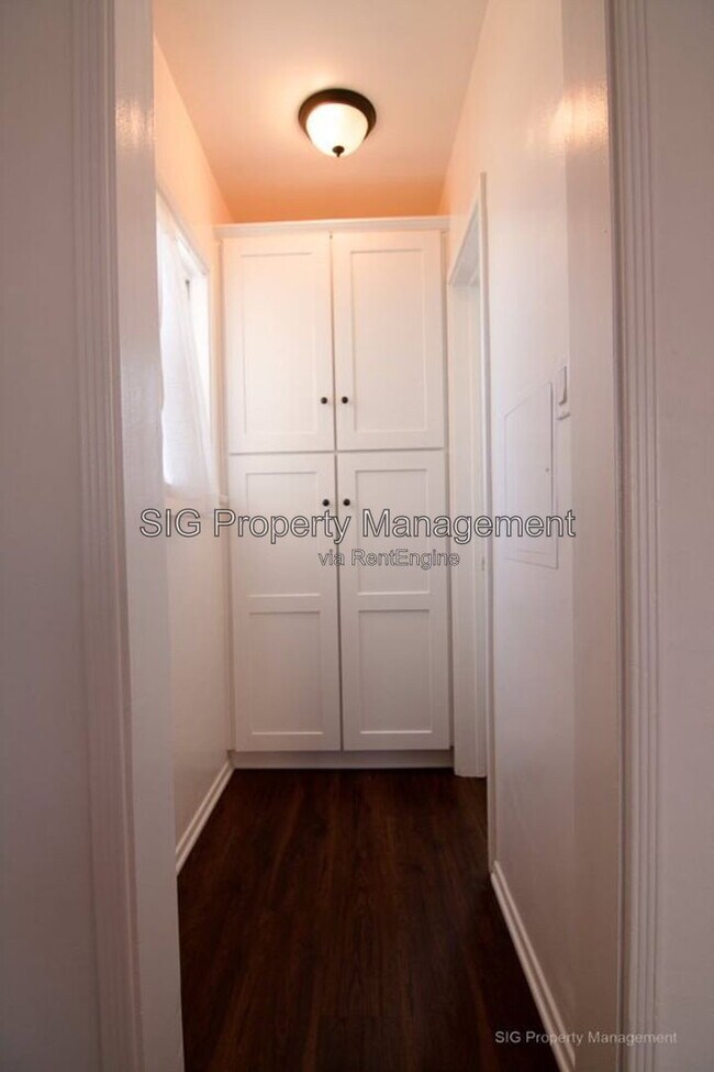 Building Photo - 4373 Sunset Dr