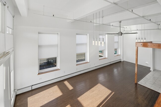 Building Photo - 15 E Park St