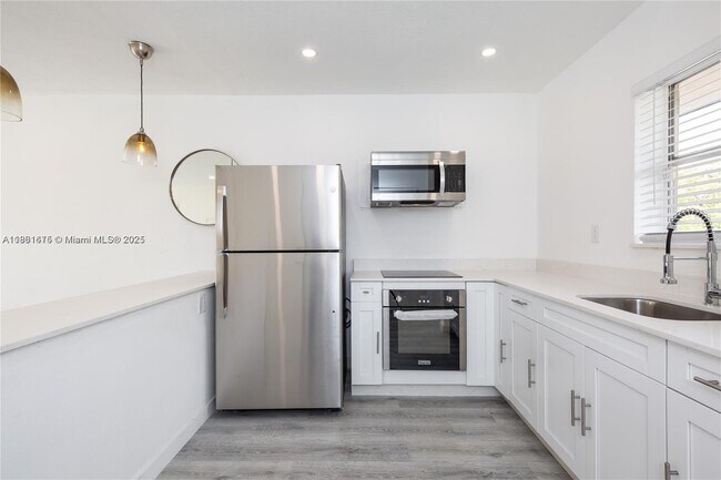 Building Photo - 7505 SW 82nd St