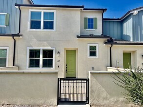 Building Photo - Beautiful Upgraded 3-Bedroom Townhouse in ...