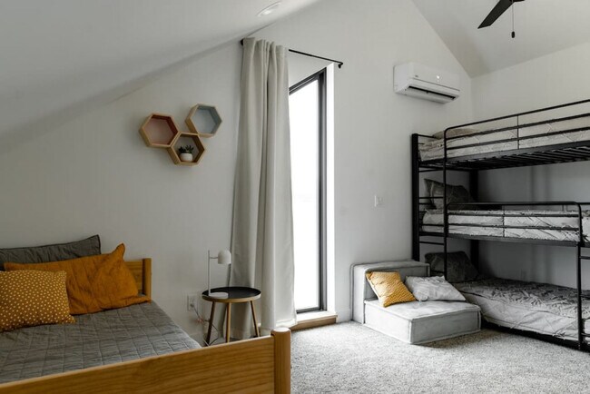 Building Photo - 2387 2500 E