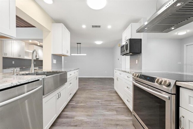 Building Photo - 1804 Oak View Dr