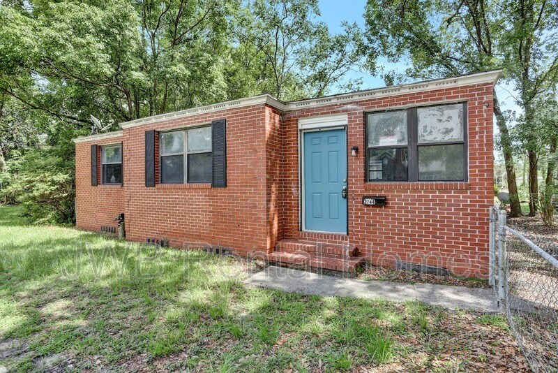 Primary Photo - 2744 Broadway Ave