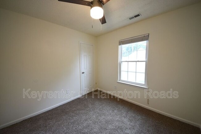 Building Photo - 192 S Hall Way