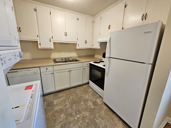 Building Photo - 1305 Belleview Ave