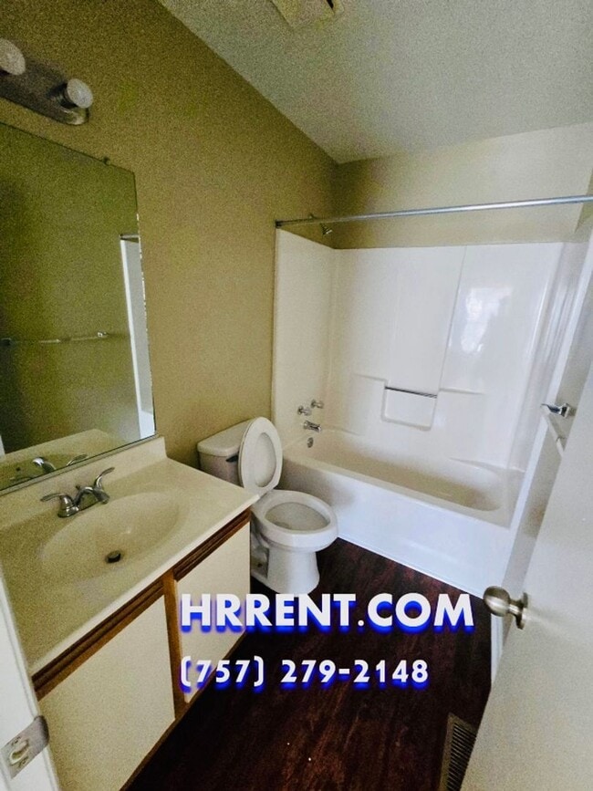 Building Photo - Lovely 2 Bedroom 2.5 Bathroom Townhouse lo...