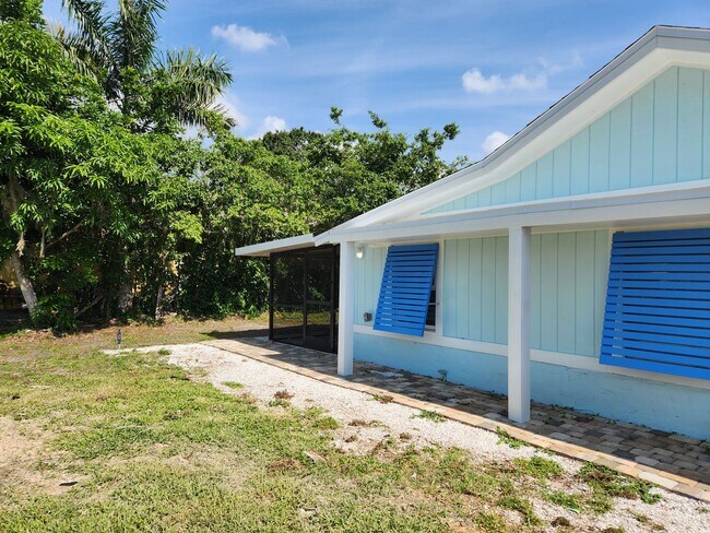 Building Photo - 10671 Hampton St