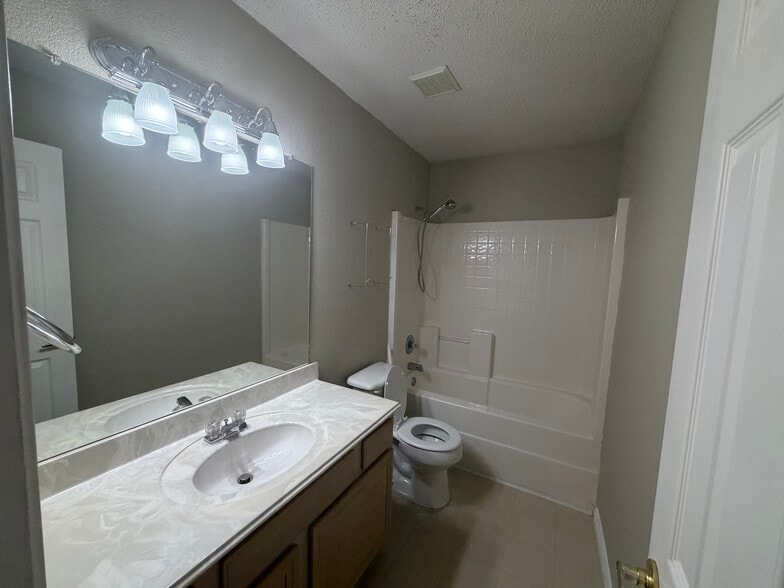 Building Photo - 2521 Ensenada Ln