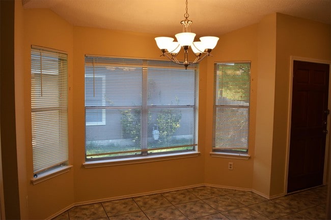 Building Photo - 8133 Tockington Way