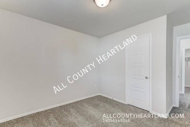 Building Photo - 3425 Molly Dr