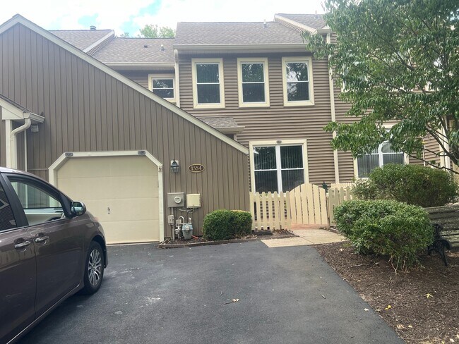 Front - 1554 Willow Pond Dr