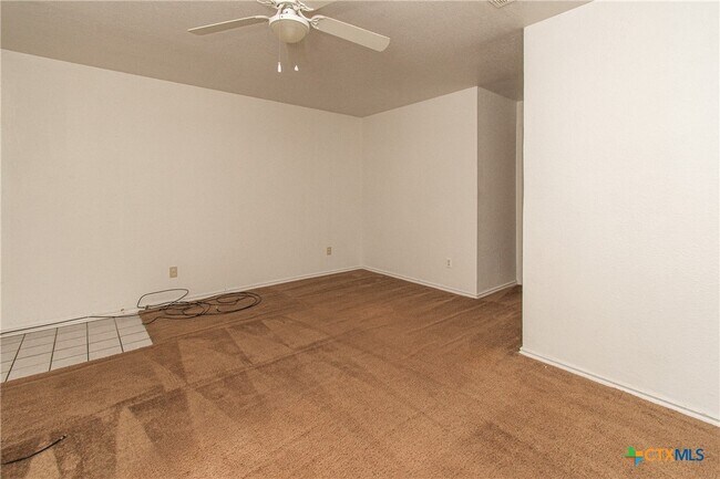 Building Photo - 1703 Cedarhill Dr