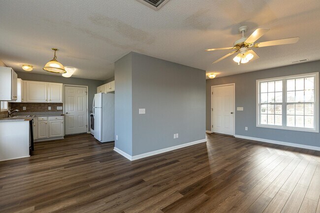 Building Photo - 204 Landmark Dr