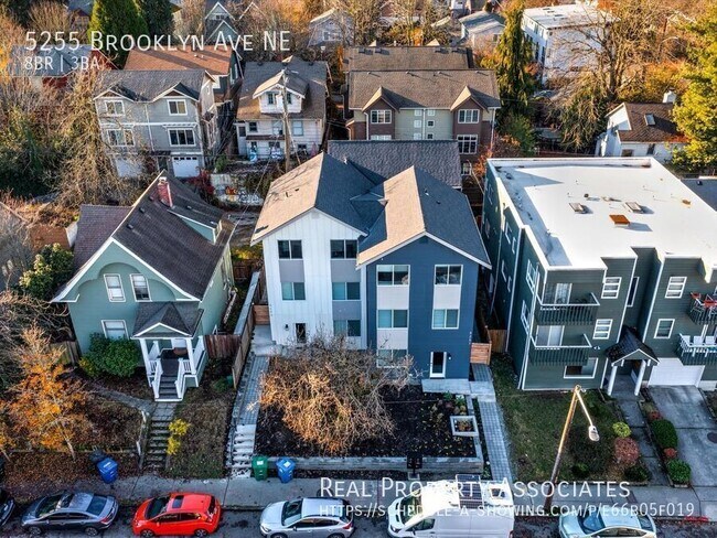 Building Photo - 5255 Brooklyn Ave NE