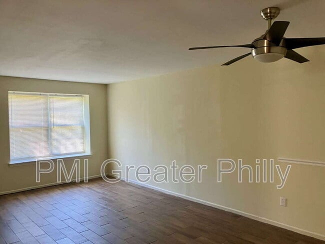 Building Photo - 1688 Bluebird Dr
