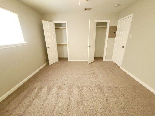 Building Photo - 4931 Junius St