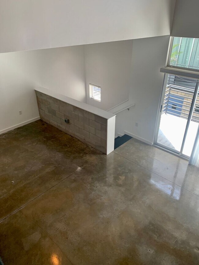 Building Photo - 5008 S MacDill Ave