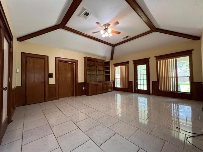 Building Photo - 8210 Hollyleaf Dr