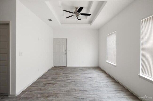 Building Photo - 1301 Valle Vista St
