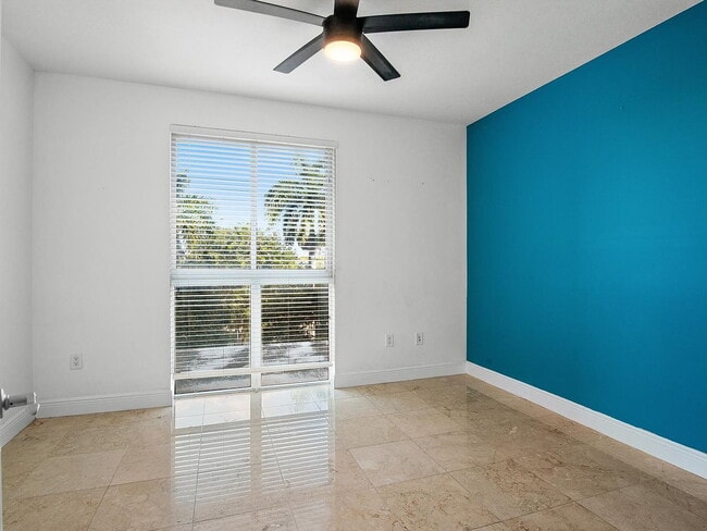 Building Photo - "Chic 1-Bedroom Retreat in the Heart of Miami - 782 Sq Ft of Comfort!"