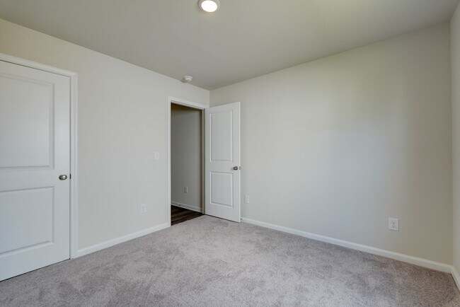 Building Photo - 220 Ingleby Rd