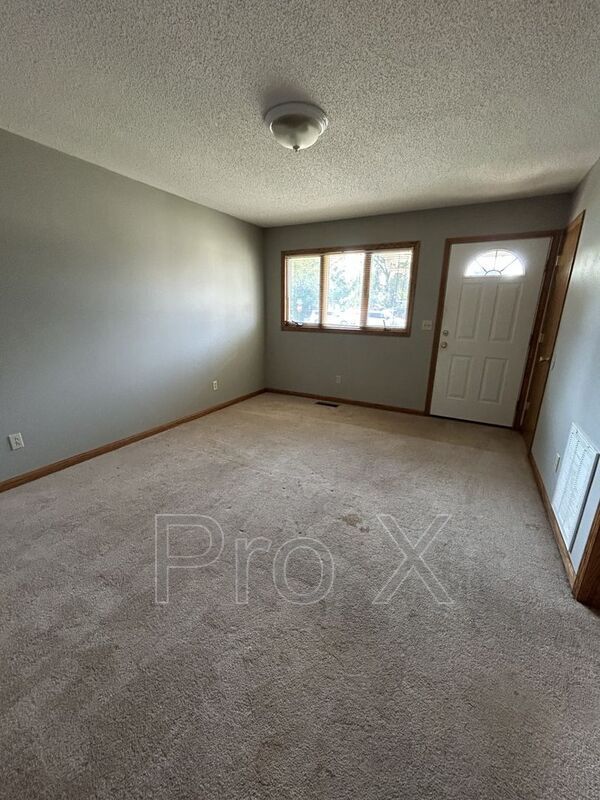 Building Photo - 109 E Kansas St