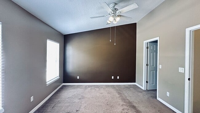 Building Photo - Elegant 2 Master Suite Townhome with Disne...