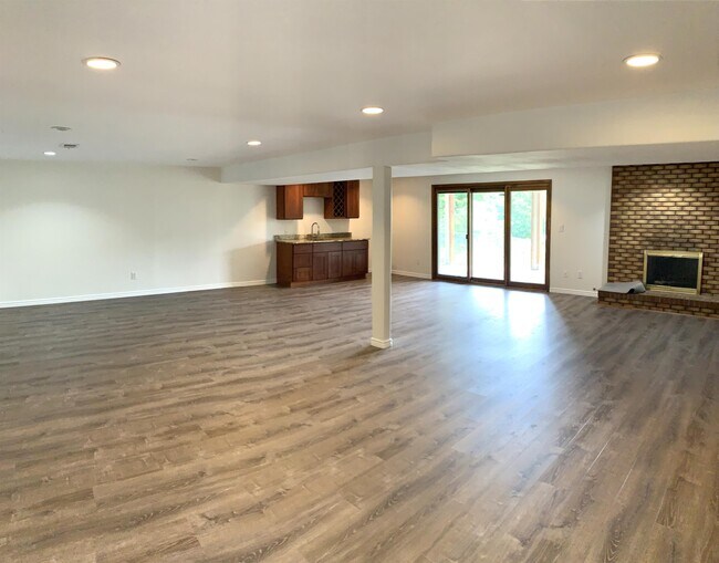 Building Photo - 1844 Mt Zion Dr