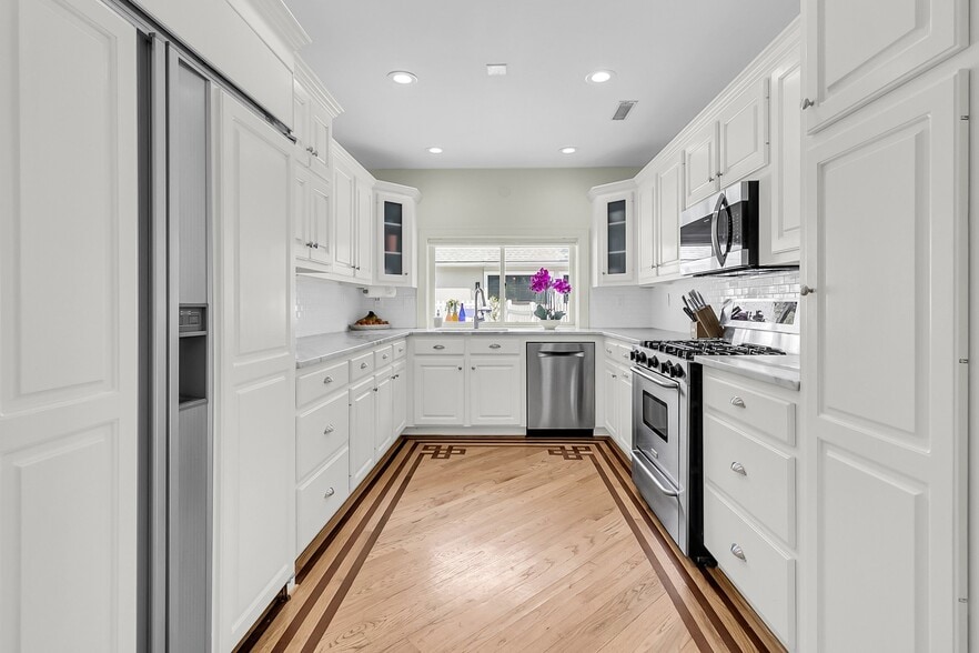 Main House Kitchen - 2142 Golfview Dr