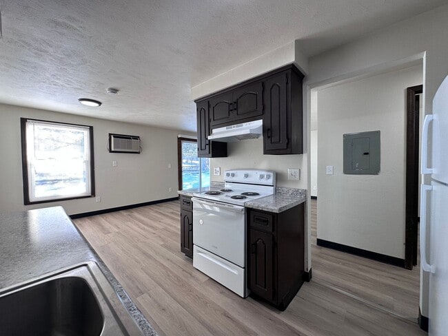 Building Photo - Noble Estates |||