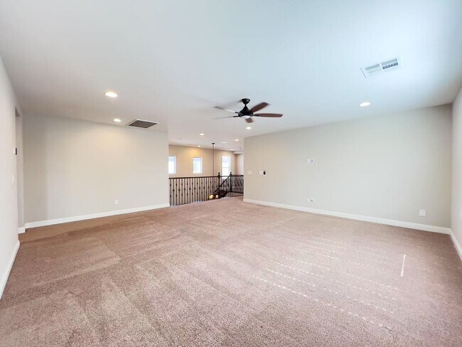 Building Photo - Unbelievable strip and mountain view House