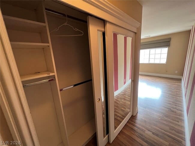 Building Photo - 415 Roman Tree Ct