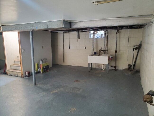 Building Photo - 3 Bedroom Single Family Ranch Home