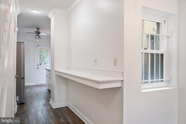 Building Photo - 809 W Barre St