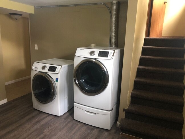 Building Photo - JUNE move in, 6BR house