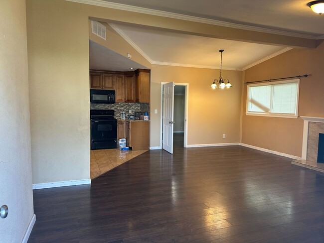 Building Photo - Spacious & Inviting 4-Bedroom Home in Anti...