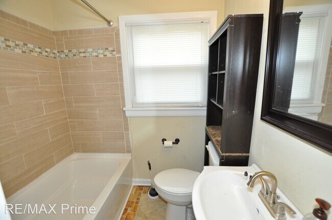 Building Photo - 3 br, 1 bath House - 104 Gumwood Drive