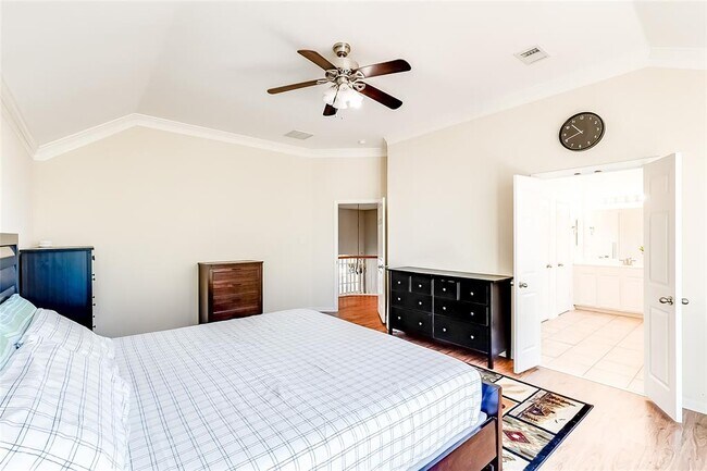 Building Photo - 9001 Sunburst Terrace
