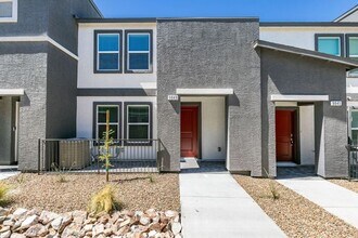 Building Photo - Beautiful New 3 Bed / 2.5 Bath Townhome 89178