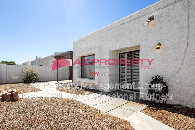 Building Photo - 938 E Villa Maria Dr