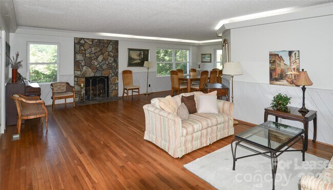 Building Photo - 108 Cloverleaf Ln
