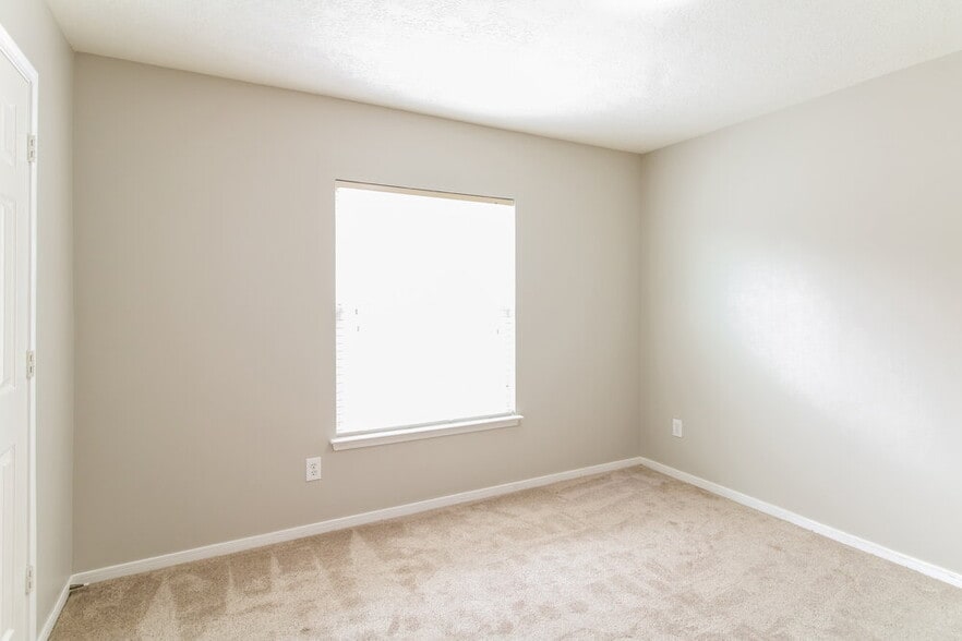 Building Photo - 5714 Straight Way